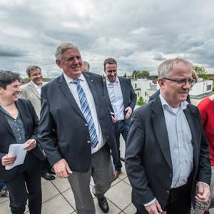 Minister Karl-Josef Laumann (Mitte) besuchte nun das Regionale Gesundheitsnetz Leverkusen.