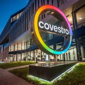 Covestro will Stellen streichen: Nun wehrt sich der Gesamtbetriebsrat und stellt eigene Forderungen und Ideen auf.