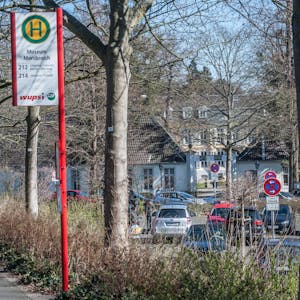 leverkusen-morsbroich-Parkplatz-sichtachse-ALF_4329