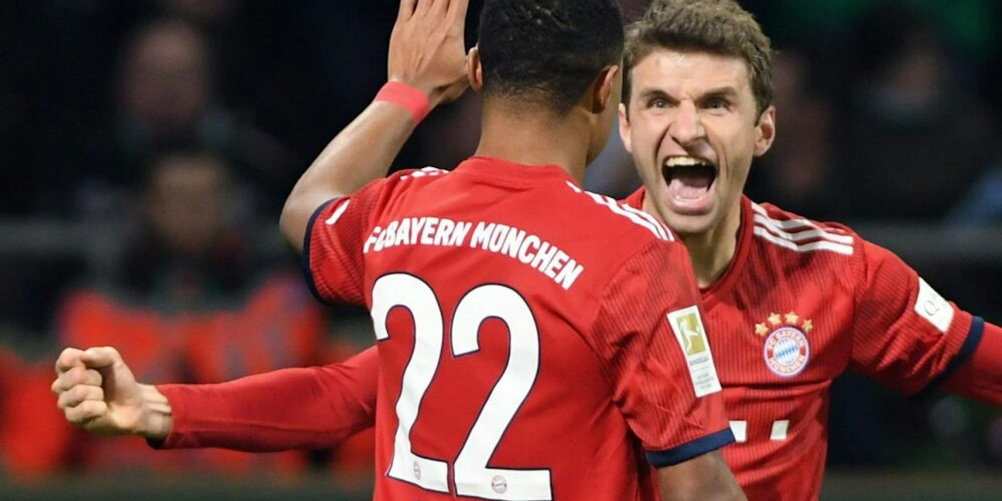 Thomas Müller (r.) und Serge Gnabry sind gegen den 1. FC Köln wieder einsatzfähig.