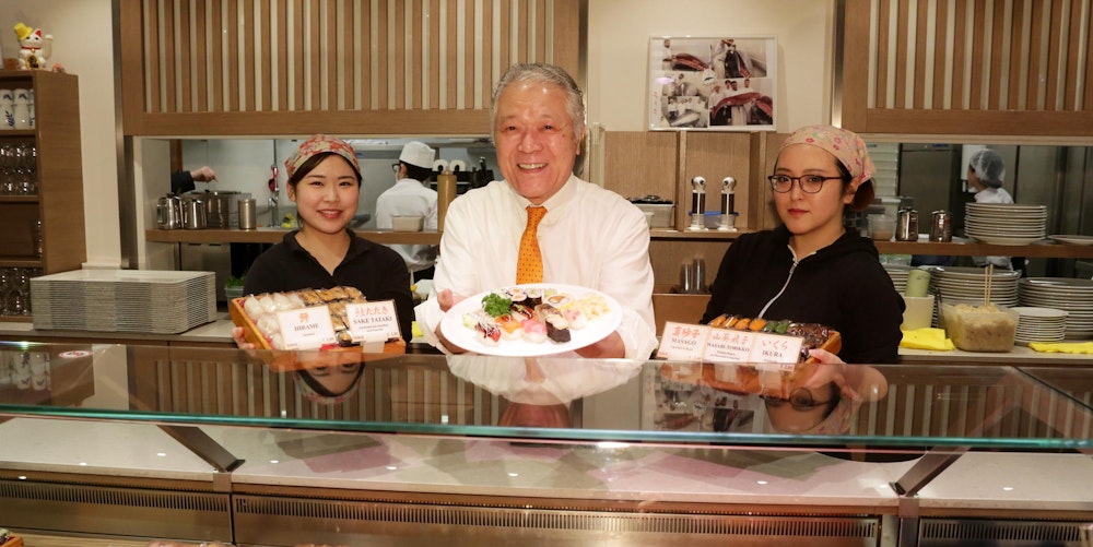 Sushi-König Akio Ando in seinem Laden