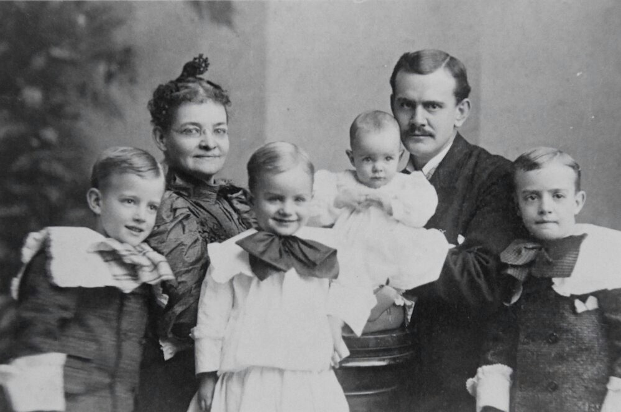 Alberts Tochter mit ihrer Familie war in den USA aufgewachsen. Das Einwandern, die Bezüge zu Burscheid dürften in Erzählungen an ihr Ohr gedrungen sein.