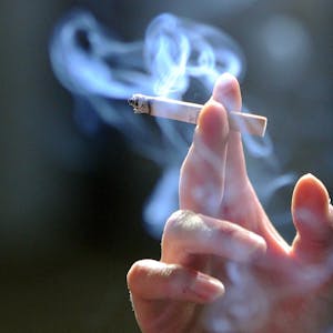 Übermäßiges Rauchen ist eine Ursache für Lungenkrebs. Daran sterben im Kreis überproportional viele Menschen.