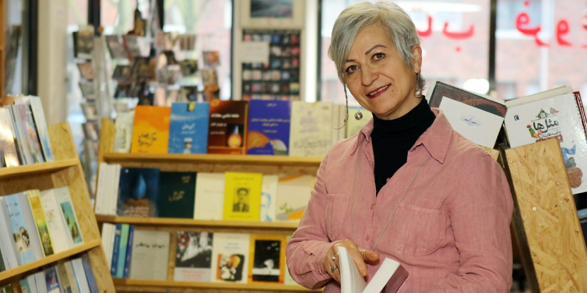 Die Buchhandlung Forough in der Jahnstraße ist ein Treffpunkt iranischer Intellektueller. Soheila Bahadori trifft man dort oft.