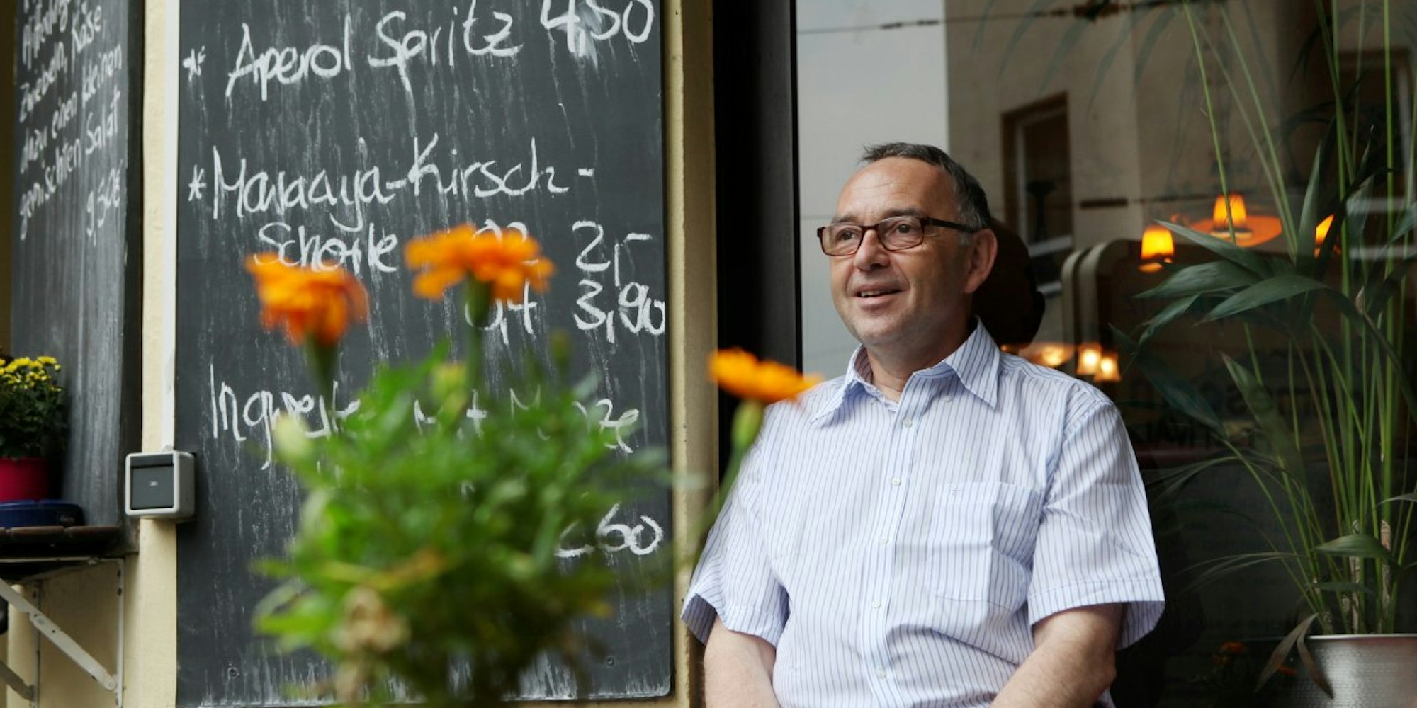 Ein nostalgischer Platz: das Café Krümel im Weyertal. Hier frühstückte Norbert Walter-Borjans schon in den 1980er Jahren.