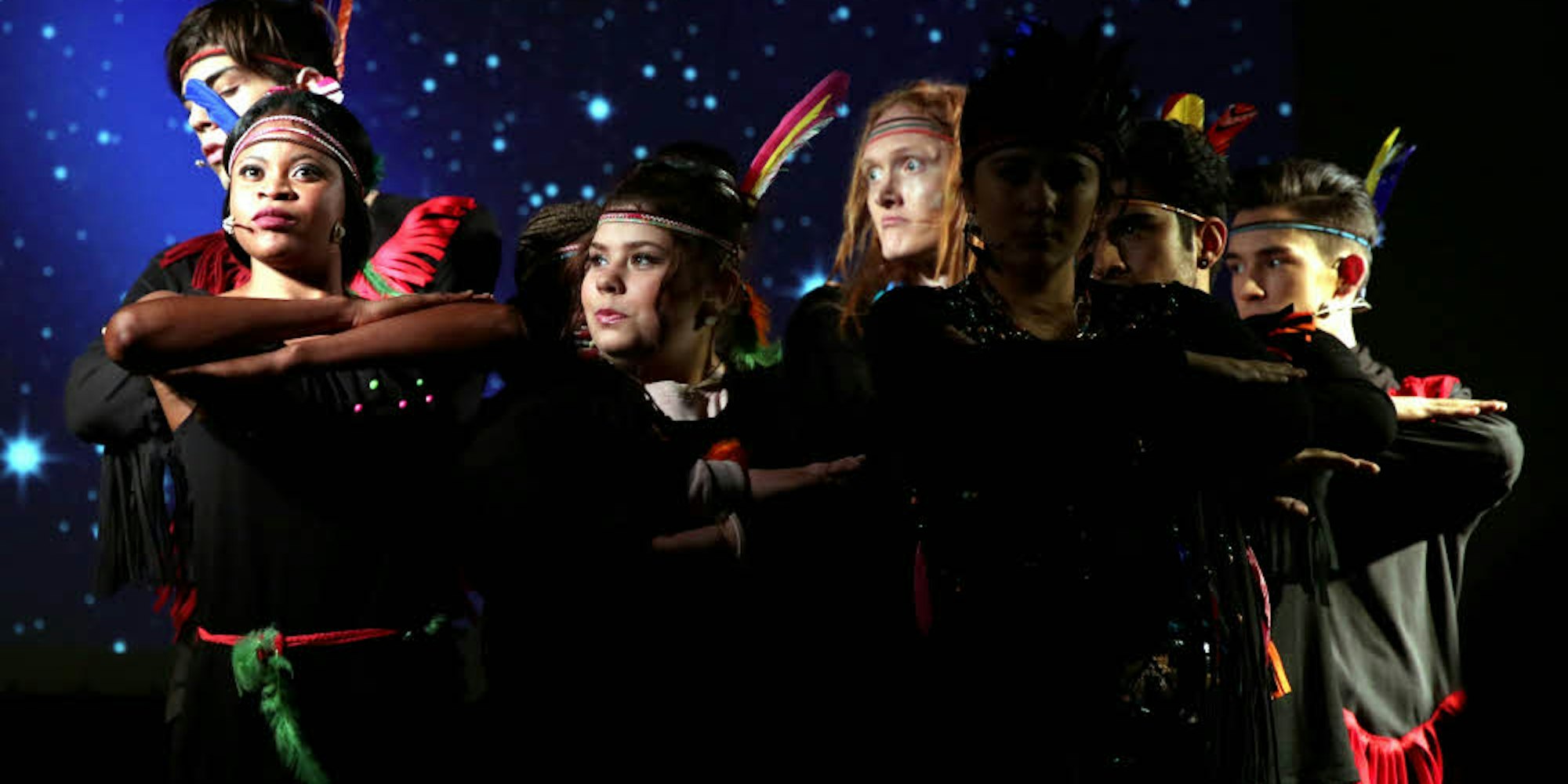 „Planet Kultur“-Ensemblemitglieder führen 2015 im Kölner Schauspiel „Peter Pan“ auf.