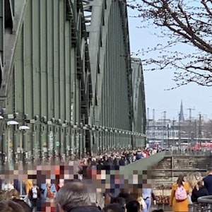 Corona Köln Brücke