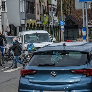Rad- und Autofahrer, Busverkehr und Fußgänger treffen in der Stadt und im Leichlinger Mobilitätskonzept aufeinander.