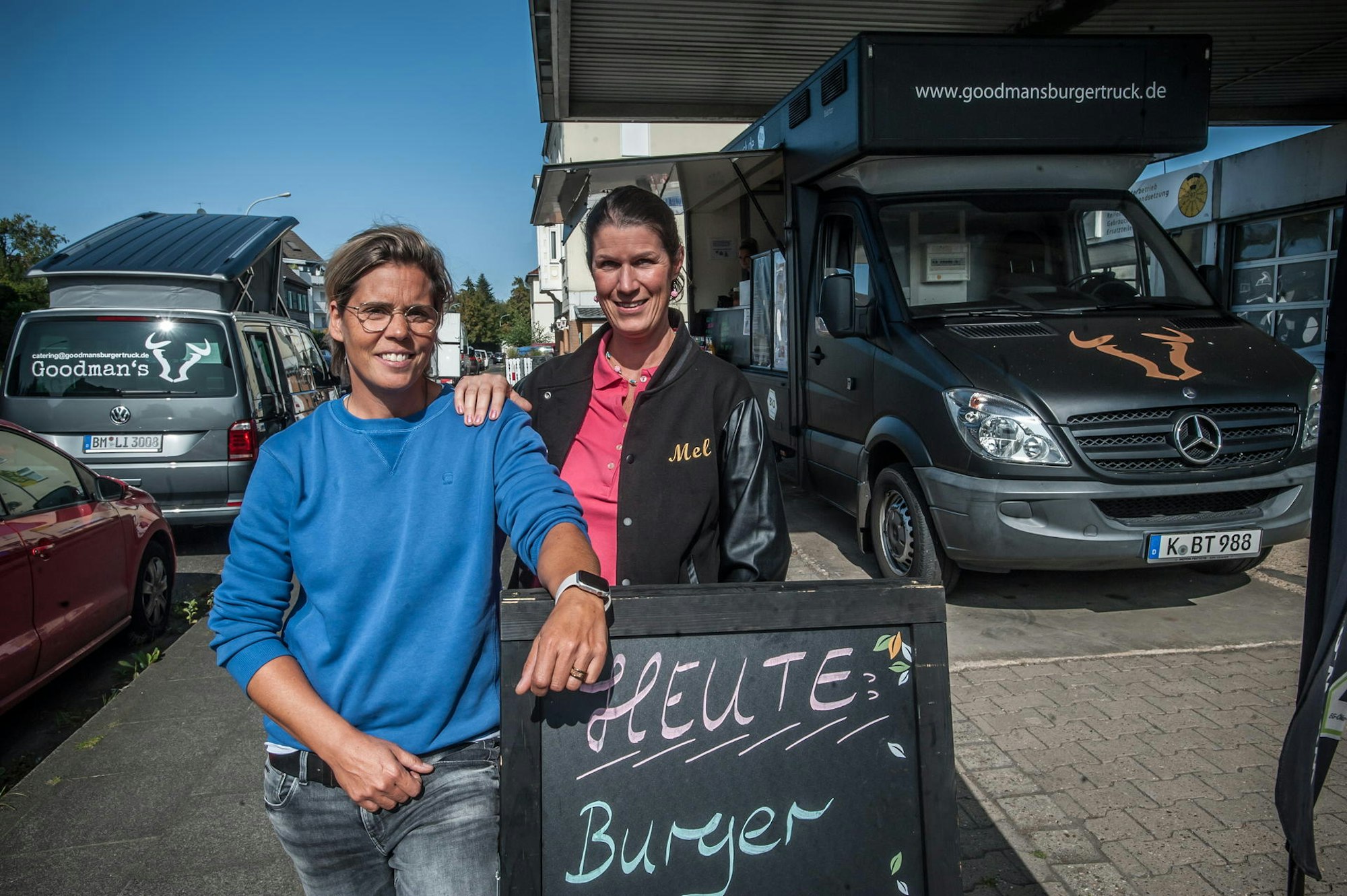 Nicole Heimel (l.) und Melanie Linden sind Burgerfans und seit 2013 auch selbstständig mit ihren Trucks.