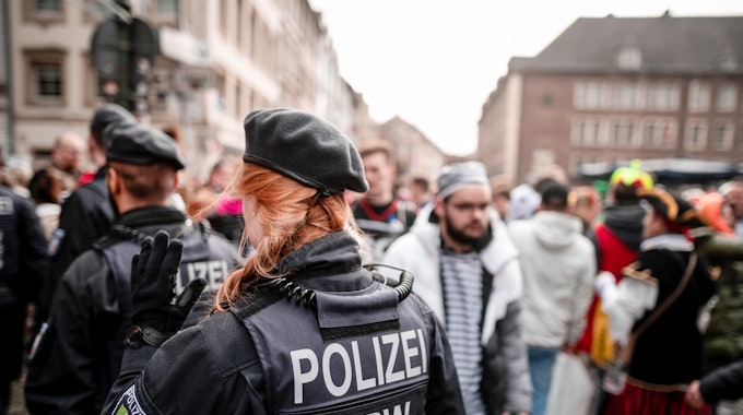 Polizei Karneval Dusseldorf