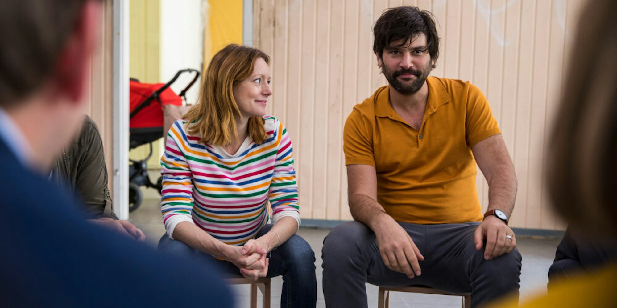 Lavinia Wilson (Mitte) mit Fernsehpartner Jasin Challah in „Andere Eltern