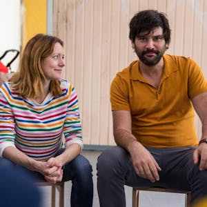 Lavinia Wilson (Mitte) mit Fernsehpartner Jasin Challah in „Andere Eltern