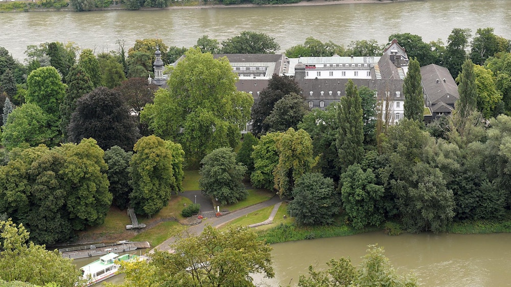 Das Franziskus Gymnasium auf der Rheininsel Nonnenwerth