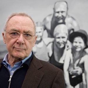 Kunde bei Wolkenaer: Kölns weltberühmter Künstler Gerhard Richter vor seinem Bild „Familie am Meer“.