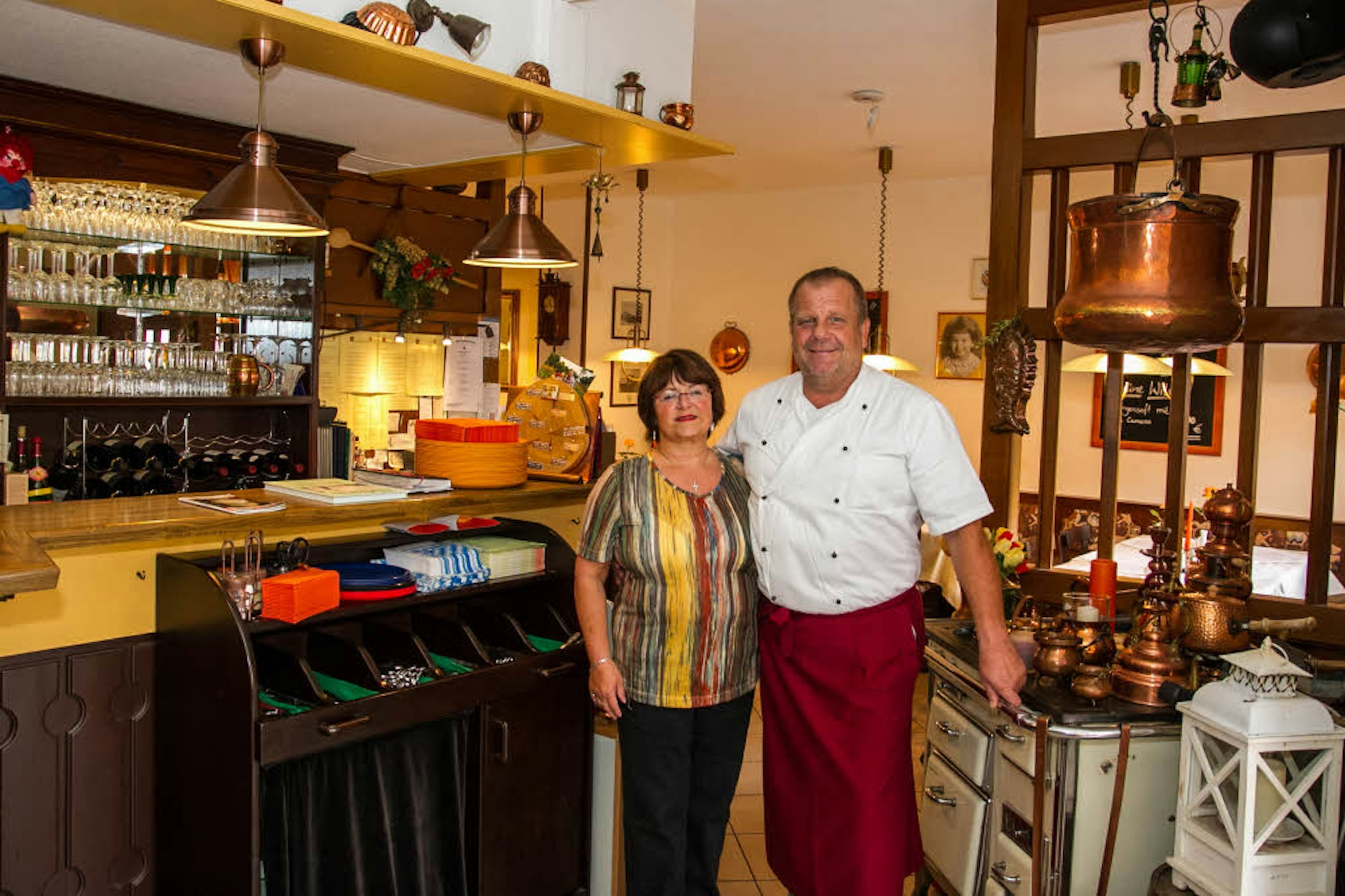 Martina und Rolf Intemann in ihrer Gaststätte „Zum Kupferkessel“