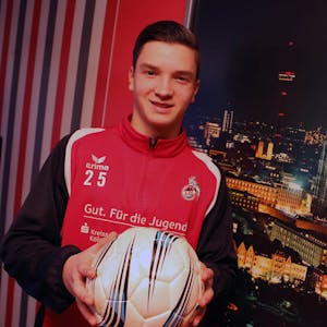 Er lebt den Traum vieler Jugend-Fußballer: Noah Katterbach (15) aus Dreiborn spielt seit acht Jahren beim 1. FC Köln. 