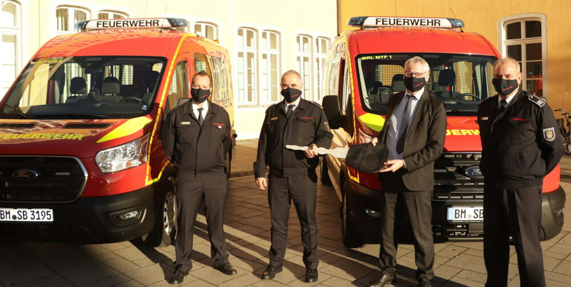 Schick und auf dem allerneuesten Stand der Technik sind die beiden neuen Mannschaftswagen der Brühler Feuerwehr.