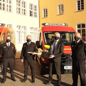 Schick und auf dem allerneuesten Stand der Technik sind die beiden neuen Mannschaftswagen der Brühler Feuerwehr.