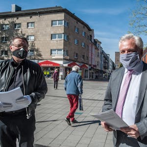Krisenstabsleiter Marc Adomat mit Atemschutzmaske
