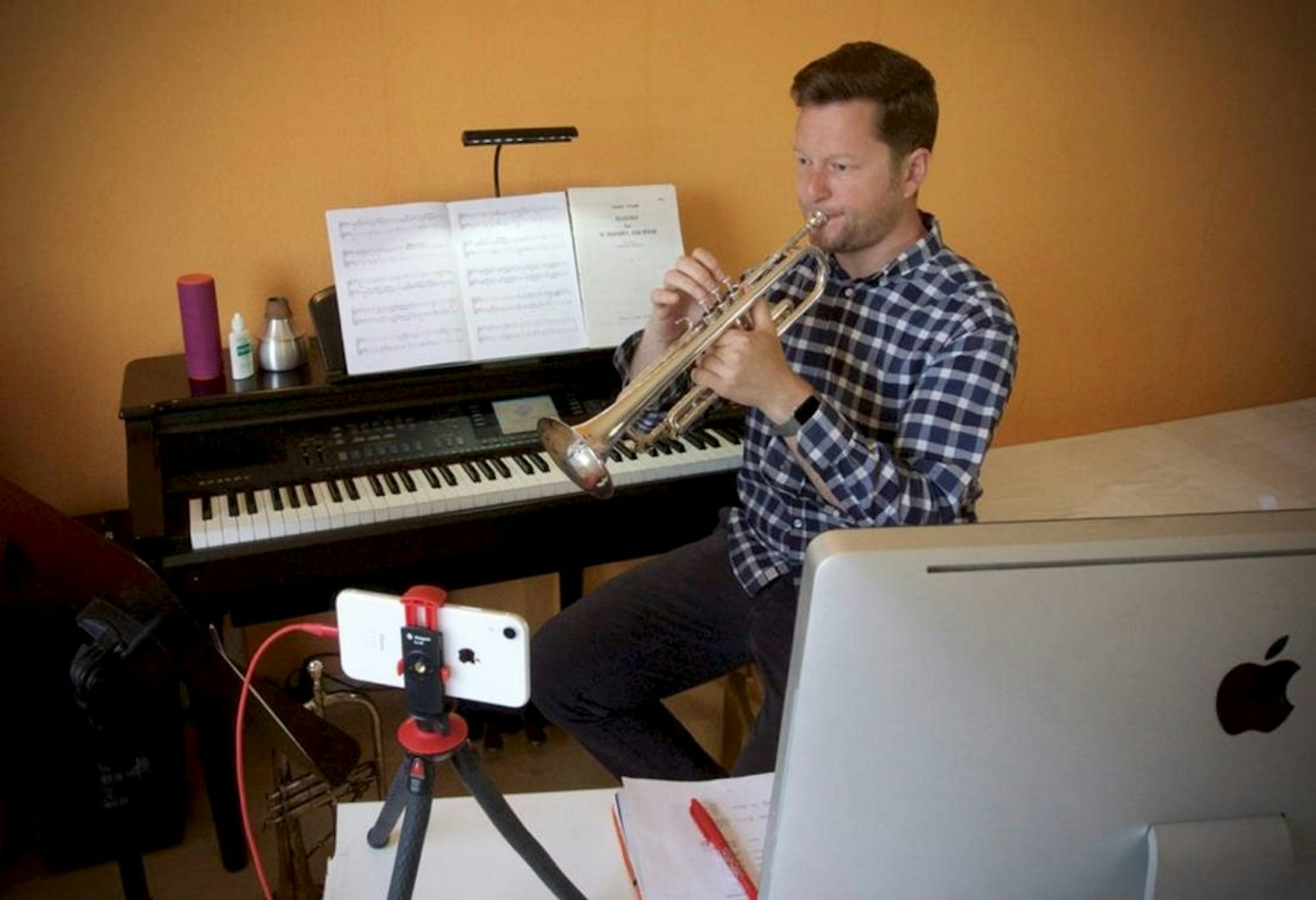 Trompetenlehrer Emanuel Dähn unterrichtet zurzeit übers Internet. Er hat eine Petition für die Musiklehrer gestartet.
