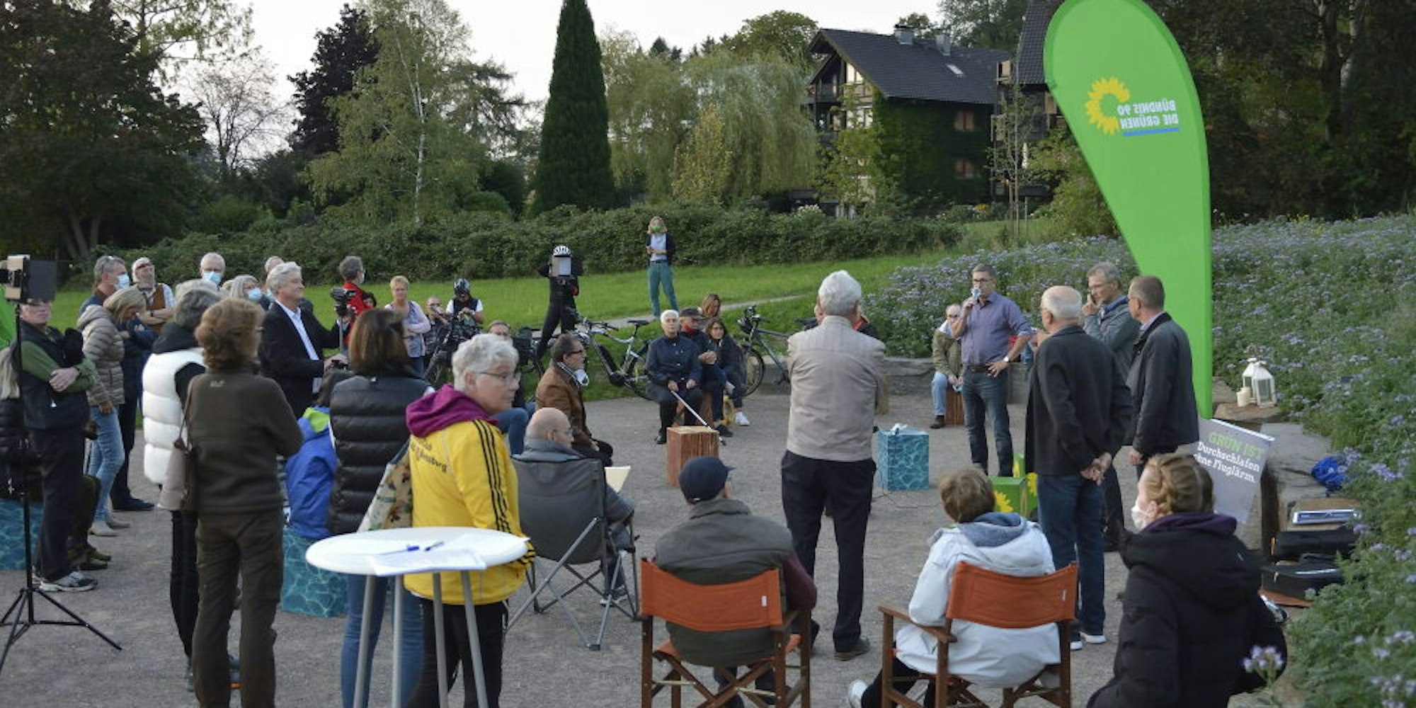 Im neuen „Stadtgarten“ ging es um das Thema Fluglärm. Eingeladen hatten Bündnis 90/Die Grünen.