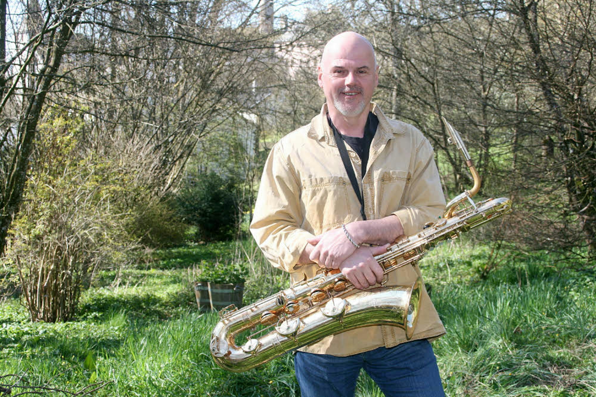 Jazzer im Garten: Frank Reinshagen, Musiker, Komponist und Big-Band-Leiter, liebt die Stille in Kronenburg.
