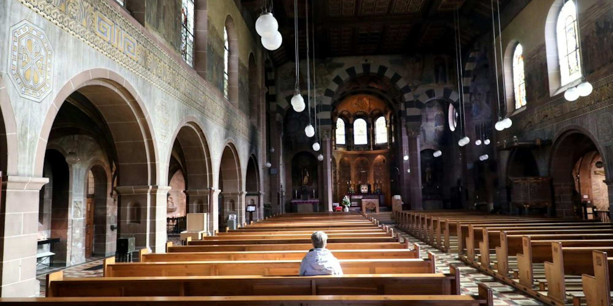 Viele Kirchen werden über die Feiertage geöffnet sein – allerdings nur zum stillen Gebet wie hier in St. Laurentius.
