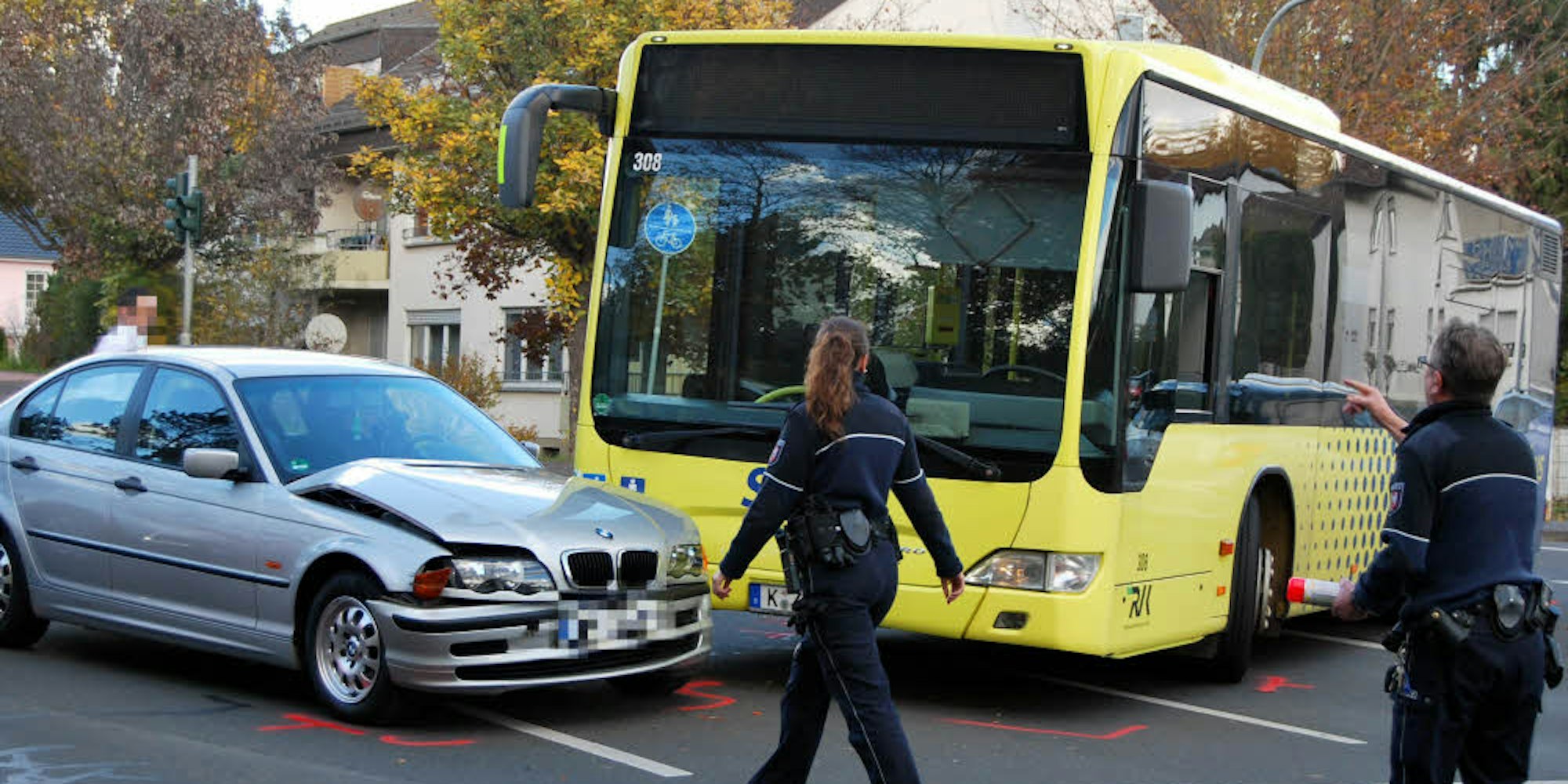 Der Stadtbus und der vorfahrtsberechtigte BMW waren vor der Marienschule zusammengestoßen.