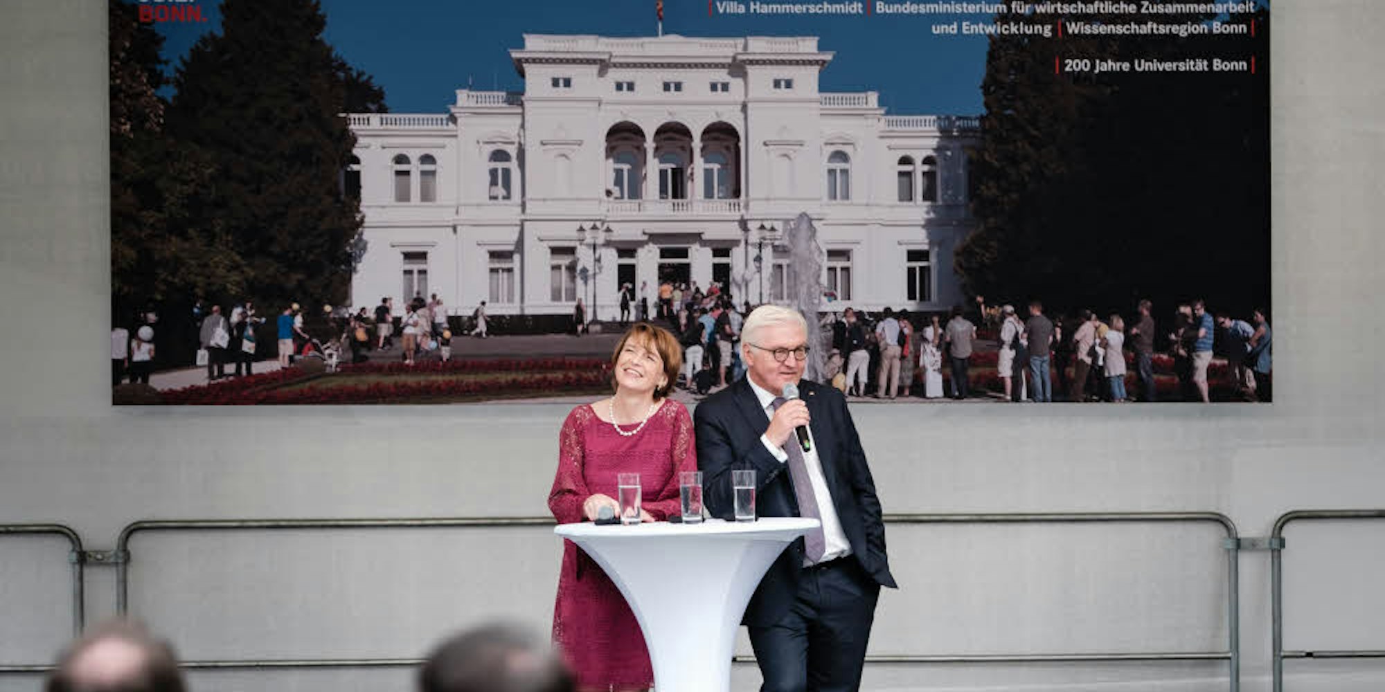 Auf der Bühne stellten sich Elke Büdenbender und Bundespräsident Frank Walter Steinmeier den Fragen der Besucher.