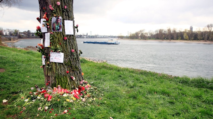 Große Anteilnahme am Ort der Tragödie in Köln-Stammheim.