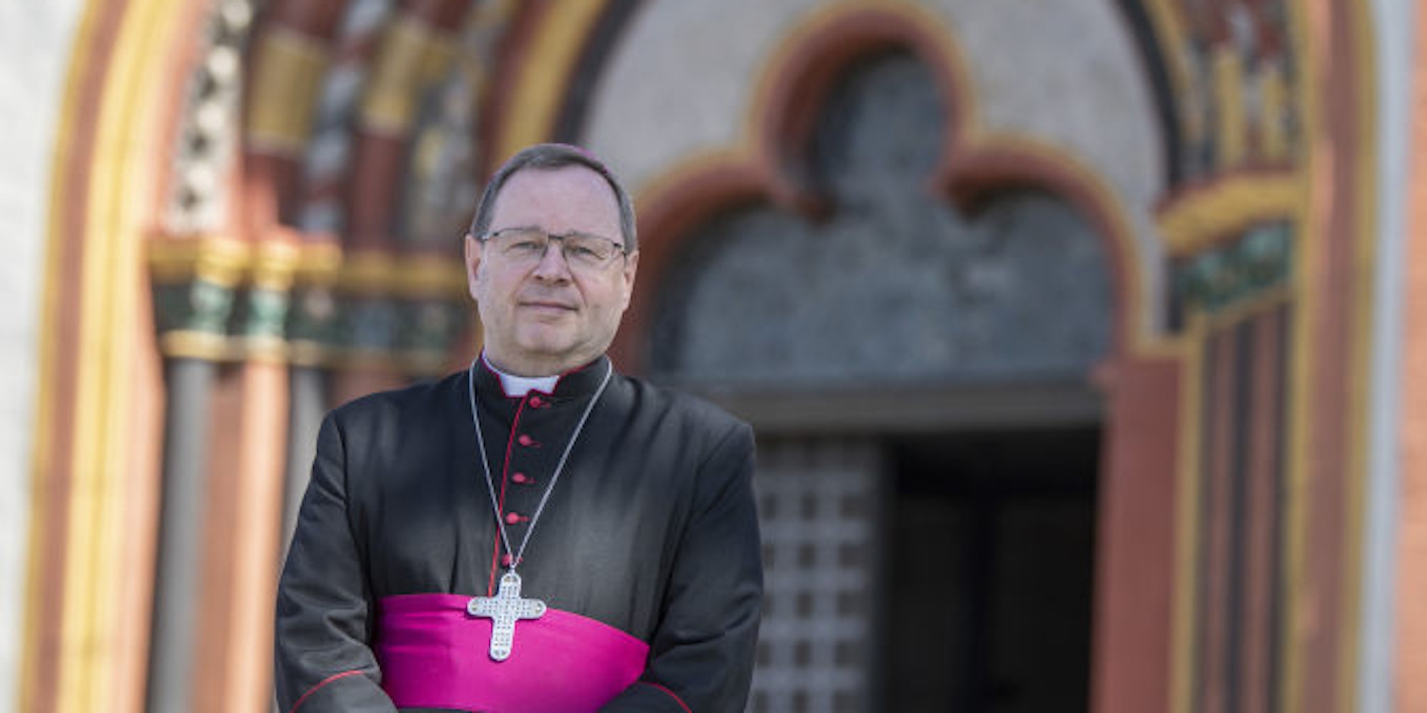 Georg Bätzing, Vorsitzende der Bischofskonferenz, spricht über die sich verschlechternde finanzielle Lage für die katholische Kirche.