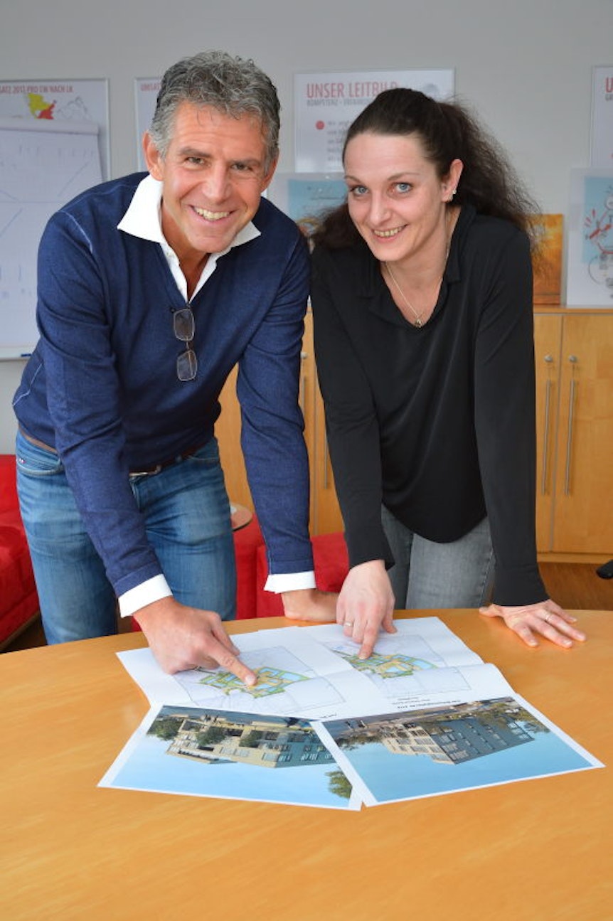 Isotec-Chef Horst Becker und Tanja Petrunic planen für die freie Fläche in unmittelbarer Nähe zur Gladbacher Innenstadt.