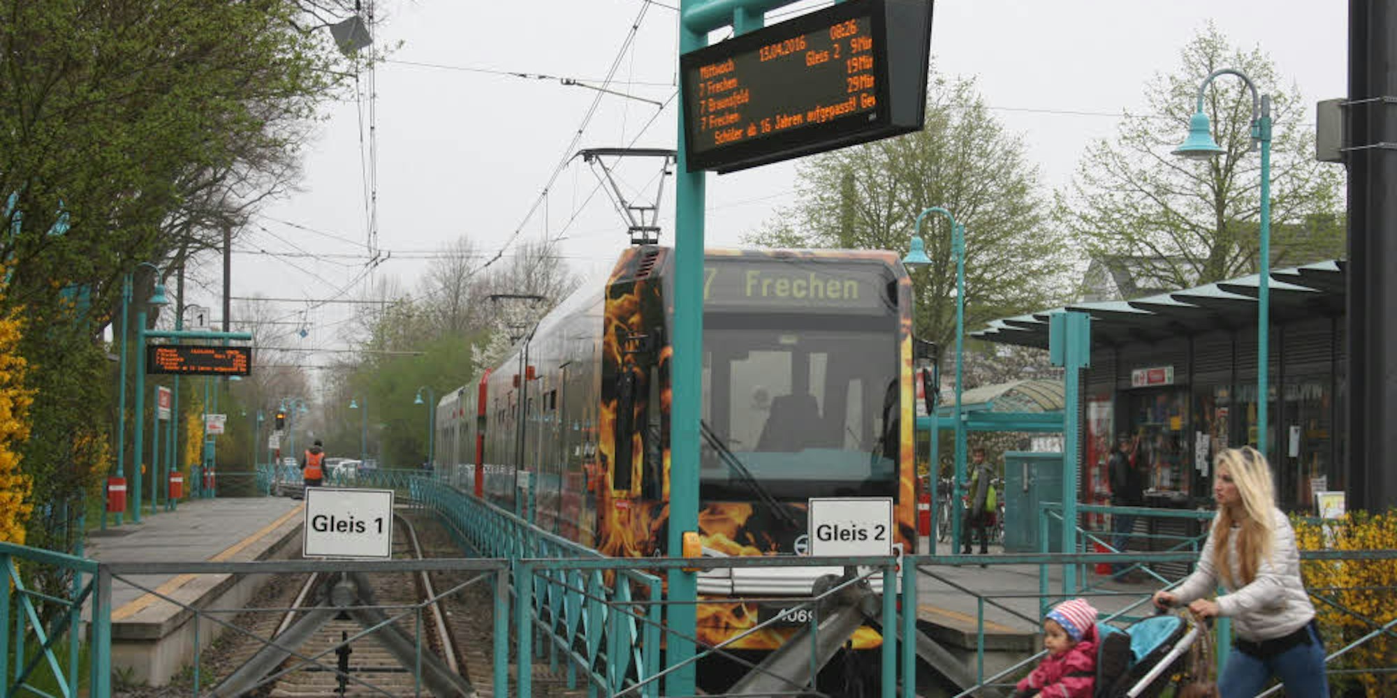 In Porz-Zündorf endet die Kölner Stadtbahnlinie 7. Hier könnte der Anschluss zu einer neuen Verbindung Richtung Bonn entstehen, die nach Auffassung von Verkehrsplaner großes Fahrgast-Potenzial hätte.
