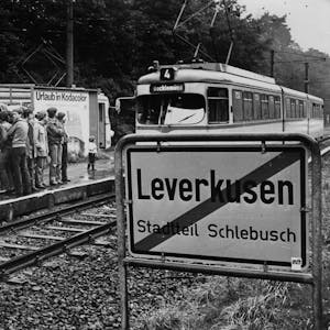 Obwohl sich Schlebusch nicht an Köln eingemeinden lassen wollte, wurde mit der Straßenbahn eine enge Verbindung geschaffen.