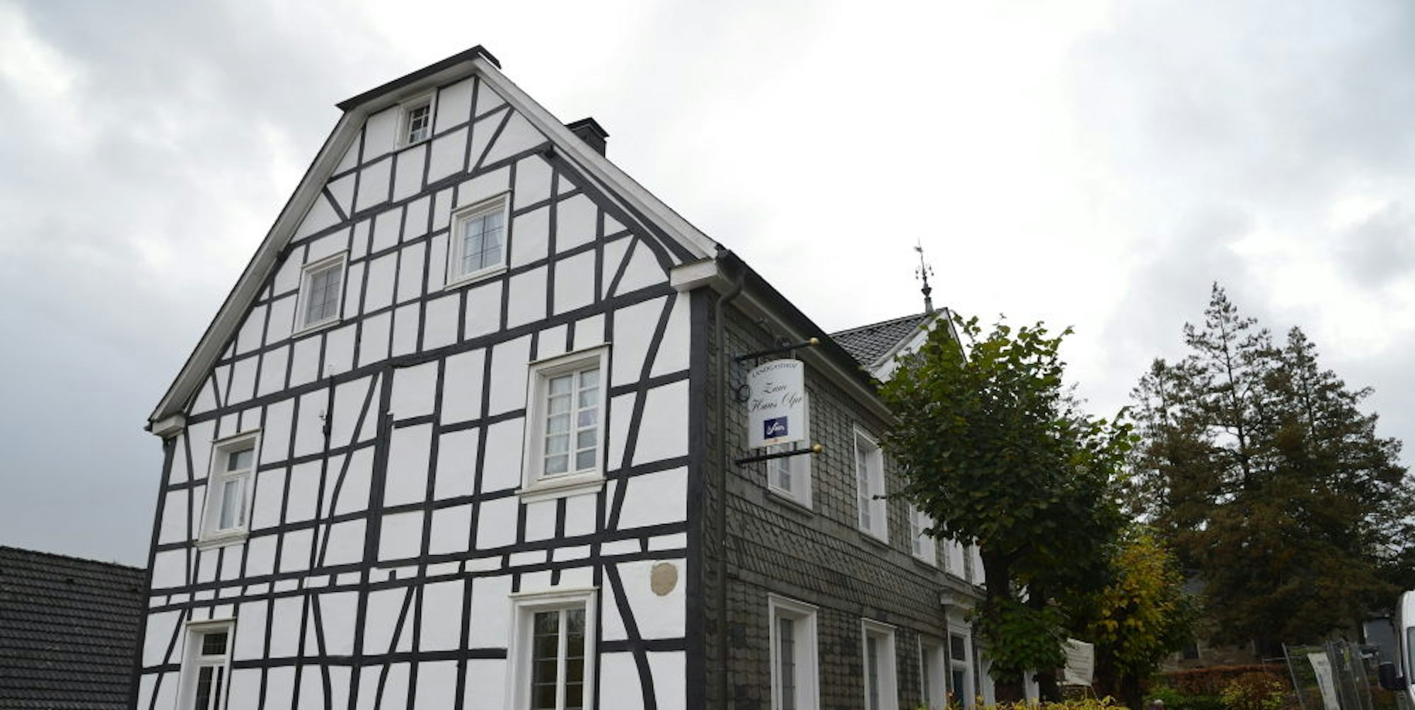 Erbaut wurde das Fachwerkhaus vom Bürgermeister Johann Breidenbach im Jahr 1817.