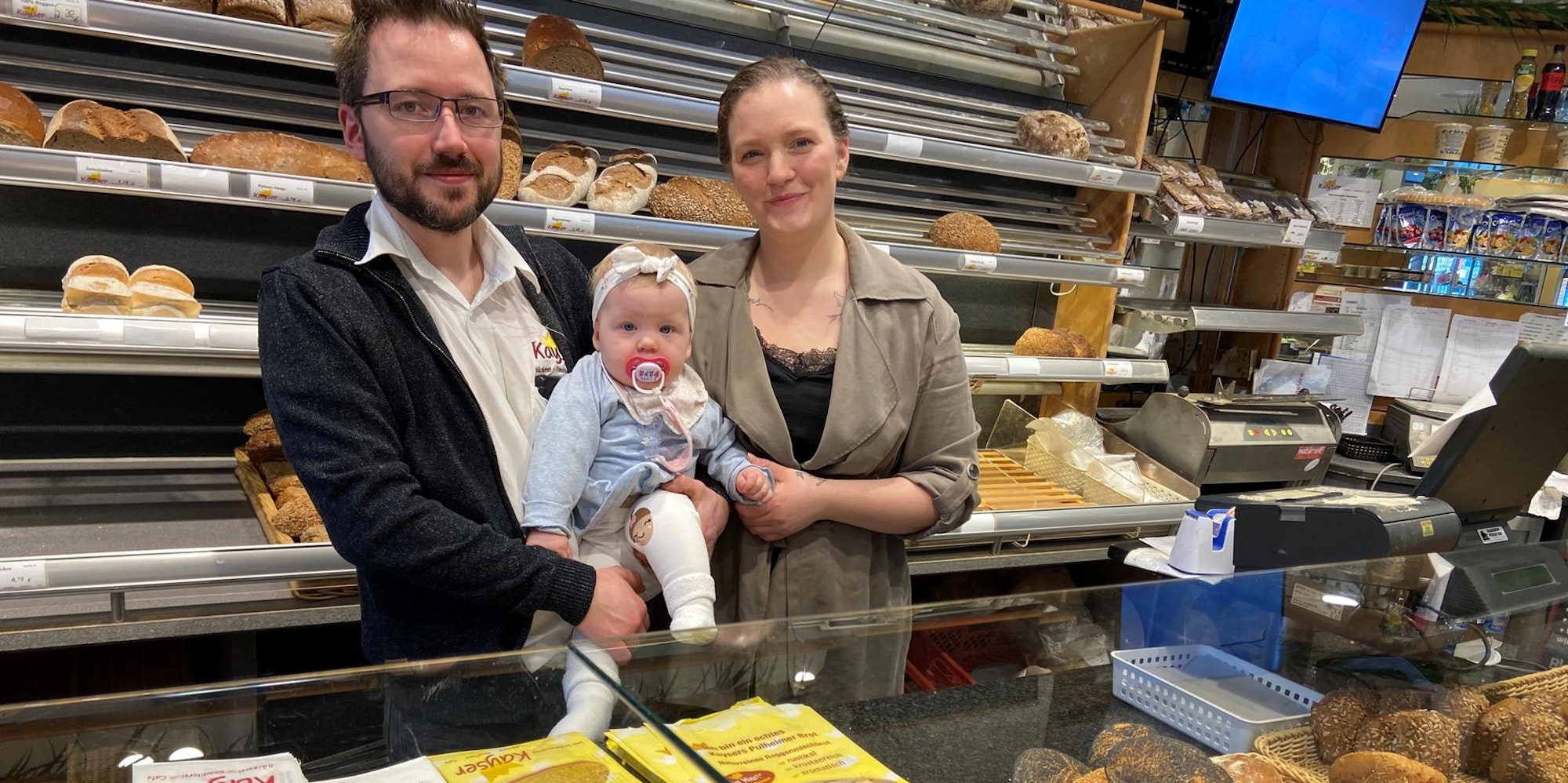 Alexander und Vanessa Kayser, hier mit Tochter Mia, führen die Pulheimer Bäckerei Kayser in der zweiten Generation.