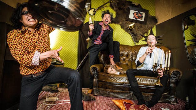 Sehen ein bisschen verrückt aus und machen verrückte Musik: Das Chango Leion Latin Trio vermischt psychedelische Musik nach Art der 70er-Jahre mit Latin-Einflüssen und tritt – wie 20 weitere von insgesamt 49 Künstlern – erstmals beim Street Life in Wiesdorf auf.