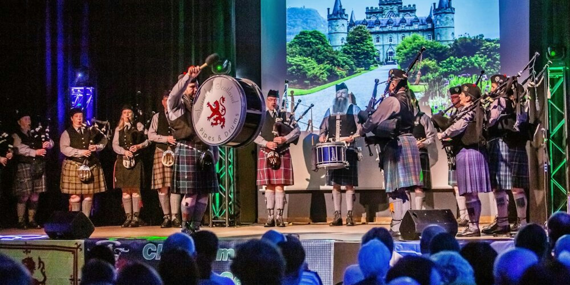 Mit „Highland Cathedral“ weckte die Pipeband „Sound of Scotland“ Fernweh nach dem schottischen Hochland.