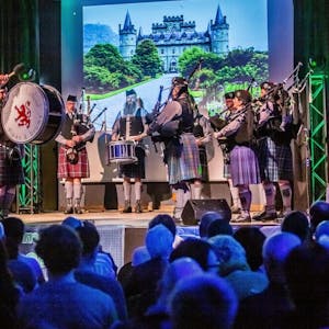Mit „Highland Cathedral“ weckte die Pipeband „Sound of Scotland“ Fernweh nach dem schottischen Hochland.