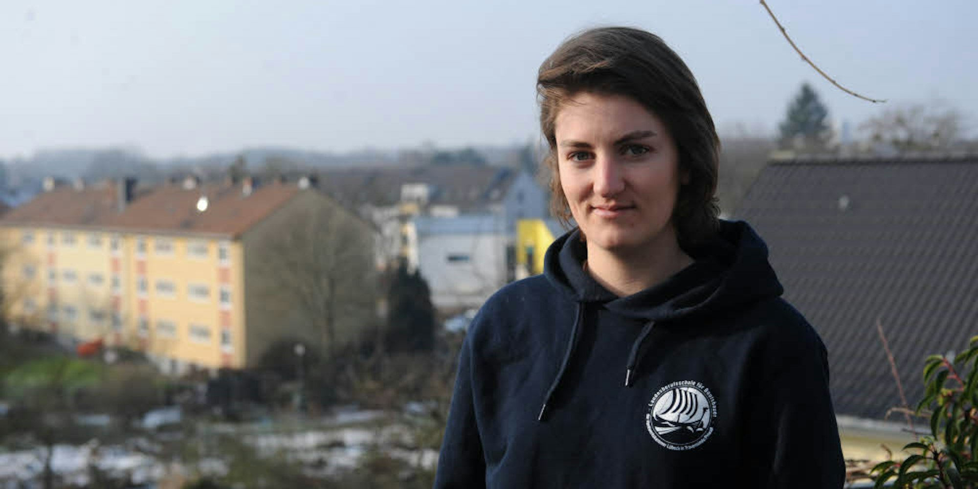 Die 25-jährige Kölnerin Sophia Drey segelt nicht nur gern, sondern hat auch beim Bau vieler Boote mitgeholfen.