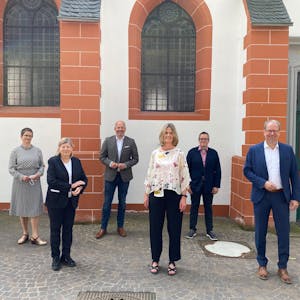Diana Kühn, Helga Kühn-Mengel, Frank Rock, Petra Schiffer-Mödder, Sascha Solbach und Volker Mießeler (v.l.) bei der Eröffnung.