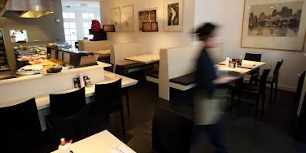 Das japanisch-kölsche Ehepaar Takusaburo und Hedwig Arakawa führt das älteste Sushi-Restaurant in Köln, gerade frisch renoviert. (Bild: Michael Bause)