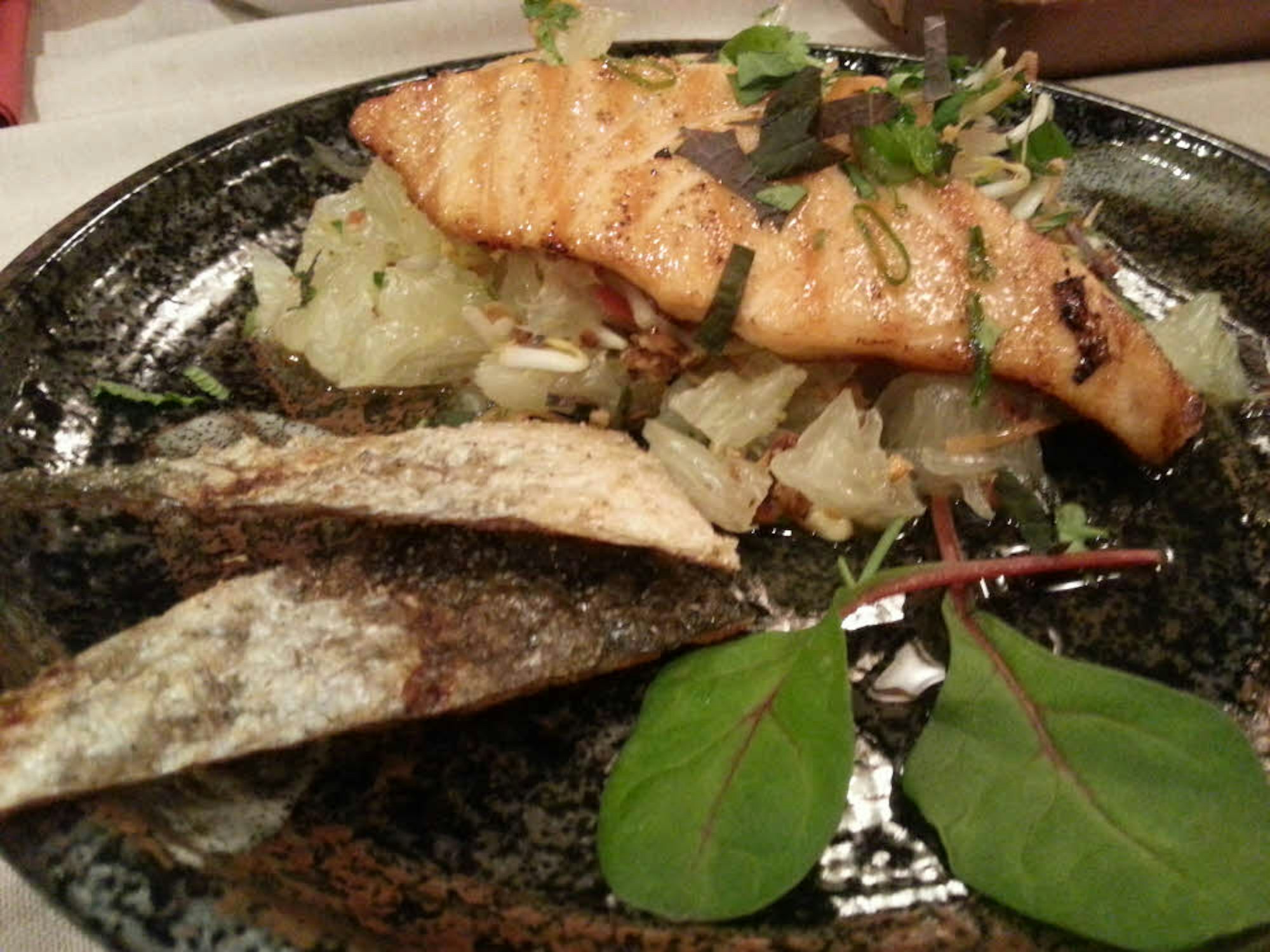Eines von vielen köstlichen Gerichten: Pomelosalat mit Lachs