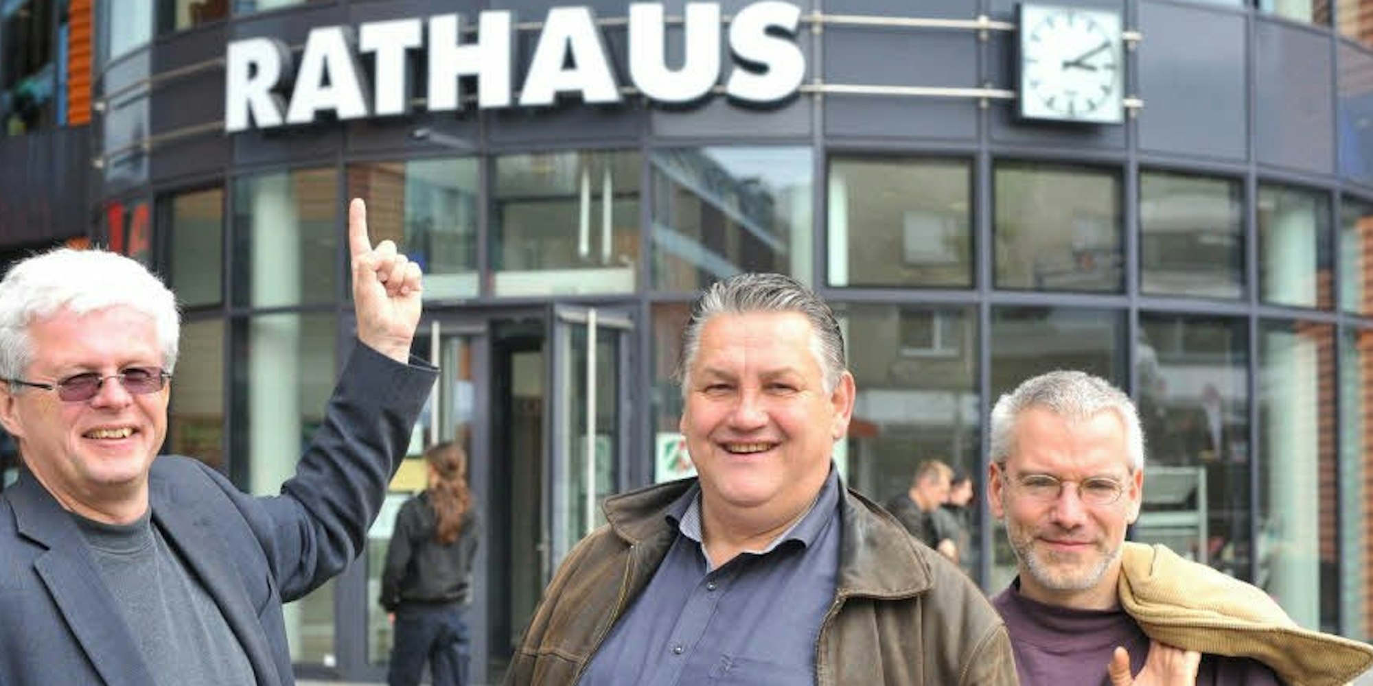 Gemeinsam wollten sie ins Rathaus, dann schaffte es nur Uwe Bastian (Mitte), der sogleich die Freien Wähler verließ.