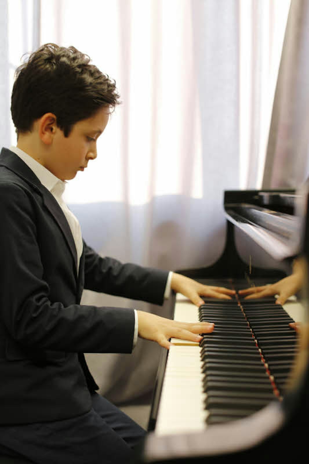 Benjamin Koohestani spielt seit fünf Jahren Klavier.