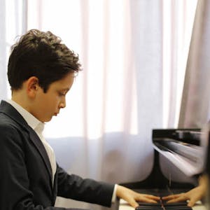 Benjamin Koohestani spielt seit fünf Jahren Klavier.