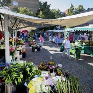 Der Wochenmarkt in Heimersdorf ist sehr beliebt.