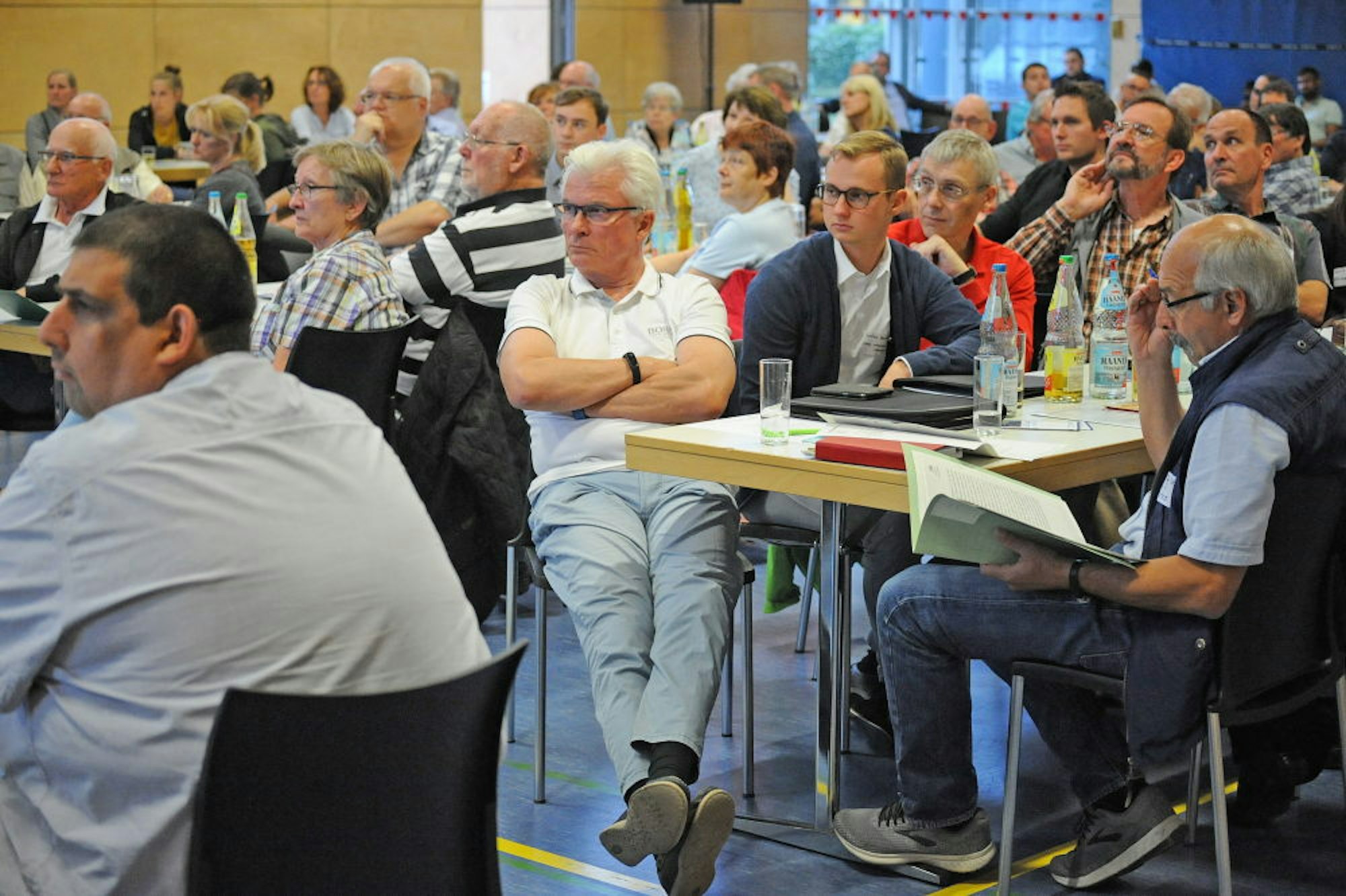 Zahlreiche Manforter waren der Einladung zur Information und Diskussion in der Wolfgang-Obladen-Halle gefolgt.