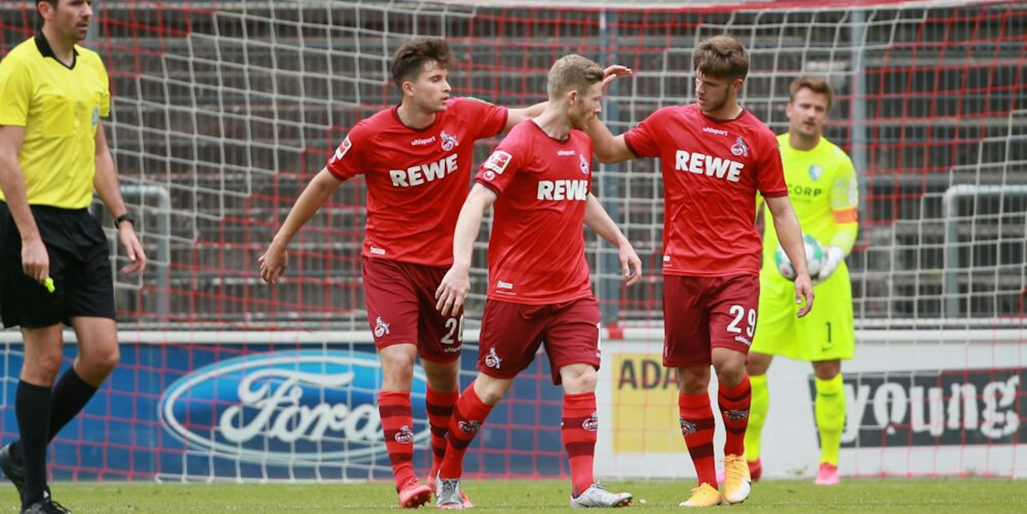 Florian Kainz (M.), Torschütze zum 2:0 für den FC