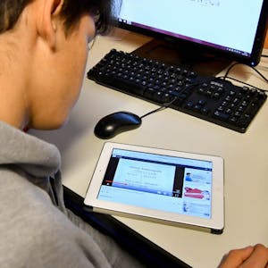 Lernen mit Computer und iPad: Zukunftsfähige Bildung ist eins der Themen, für die die Stadtverwaltung Vorschläge sammelt.